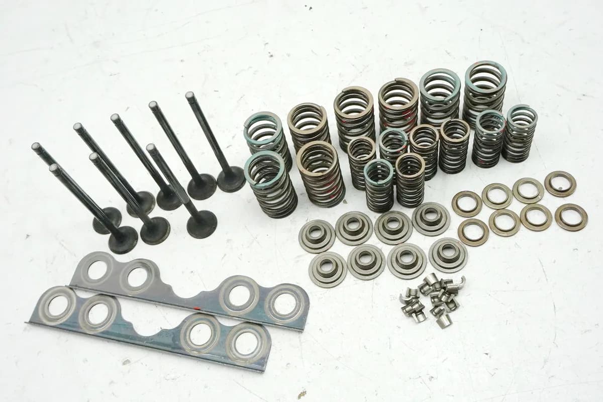SUZUKI GSX 600 F AJ Ventile Auslass Ventilfedern Keile für Zylinderkopf 98-02