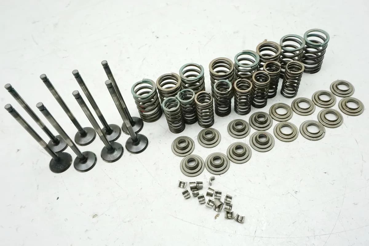 SUZUKI GSX 600 F AJ Ventile Einlass Ventilfedern Keile für Zylinderkopf 98-02