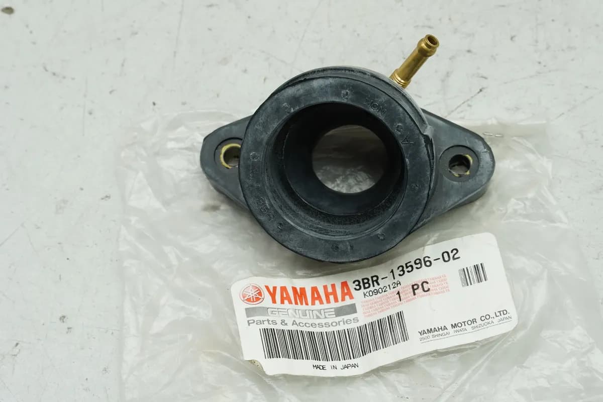 YAMAHA XV535 original Ansaugstutzen Verbindung Vergaser 2 3BR-13596-02 - NEU