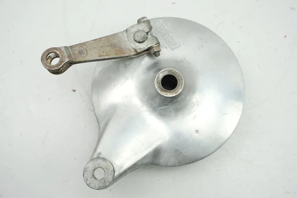 SUZUKI RG 80 GAMMA NC11A BREMSTROMMEL BREMSBACKEN BREMSANKER