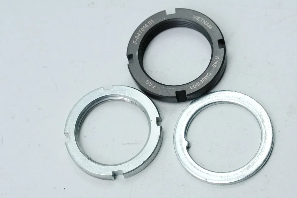 VESPA Primavera 50 4T 3V iGet Mutter Sicherung Lenkkopf Gabelbrücke