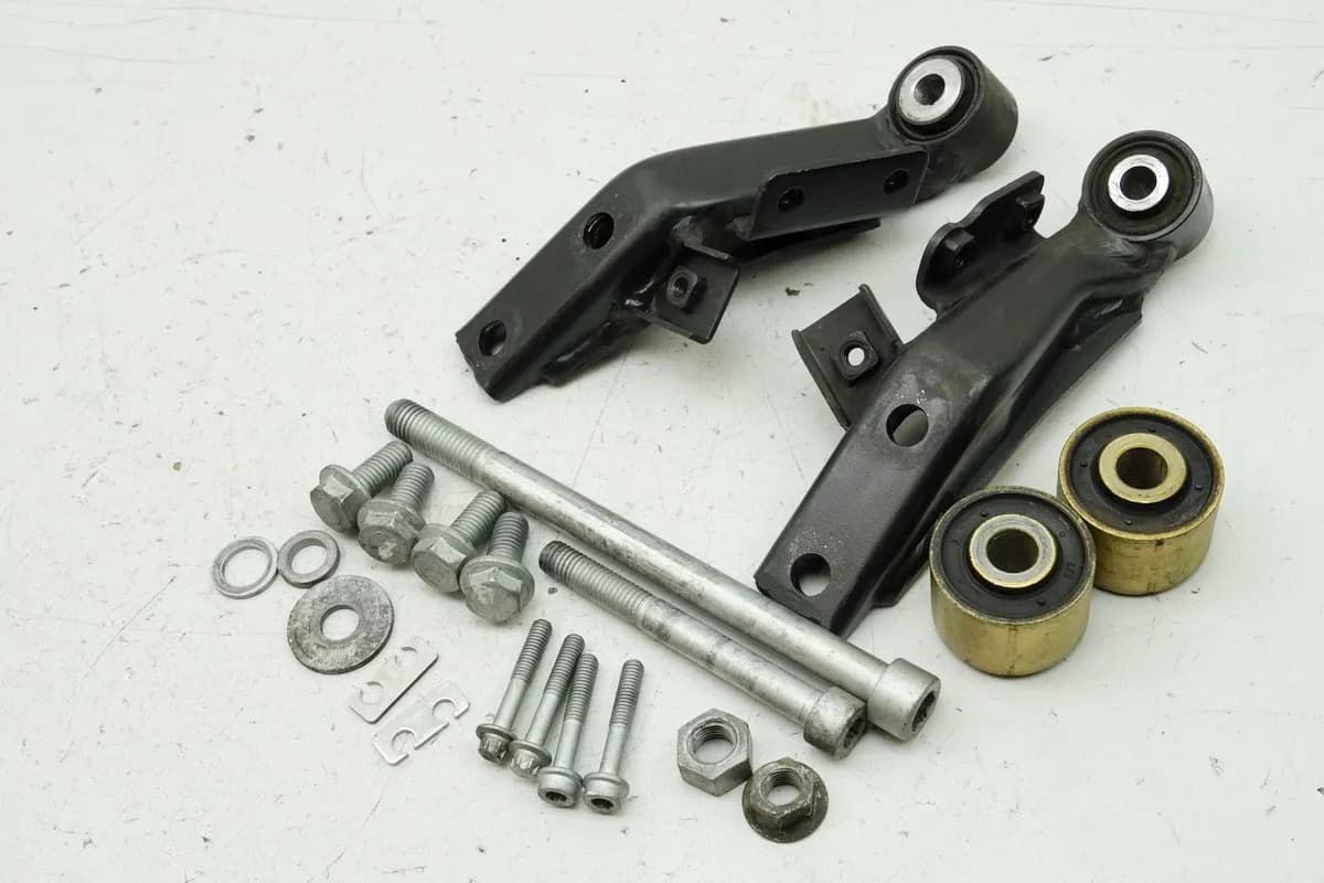 BMW K 1200 LT A K2LT Halterung Motor Schrauben Buchsen Strebe Motorhalter