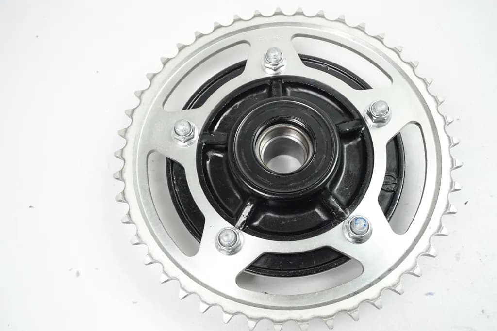 SUZUKI GSX-R 750 WVCW K8 K9 L0 Kettenradträger Aufnahme Kettenrad Ritzel (Felge)