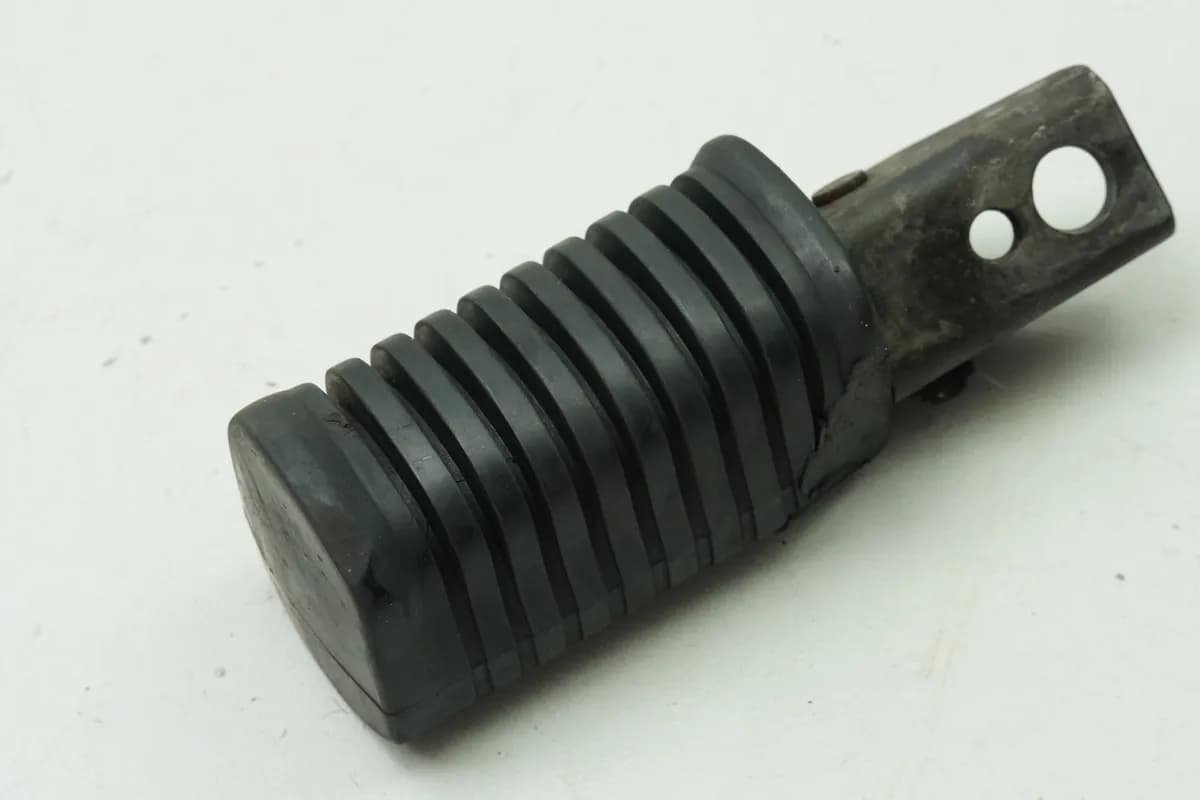 KAWASAKI Z 750 E KZ750E Fußraste Sozius links hinten Fußrastengummi Halter