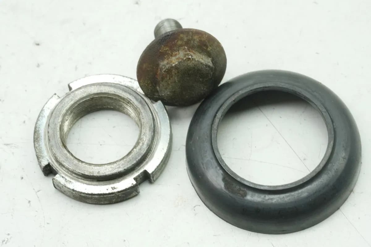 SUZUKI RG 125 NF12B GAMMA Mutter Sicherung Lenkkopf Schraube Gabelbrücke