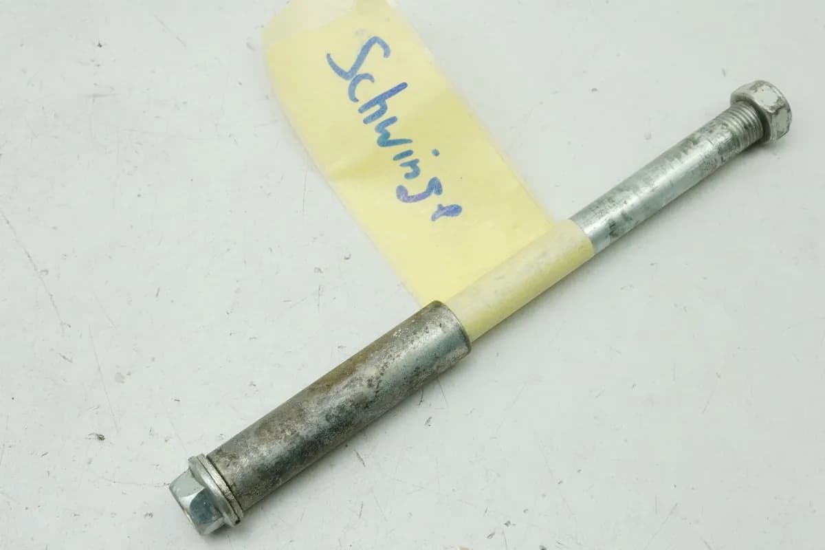 SUZUKI RG 125 NF12B GAMMA Schwingachse Achse Schwinge (für Rahmen)