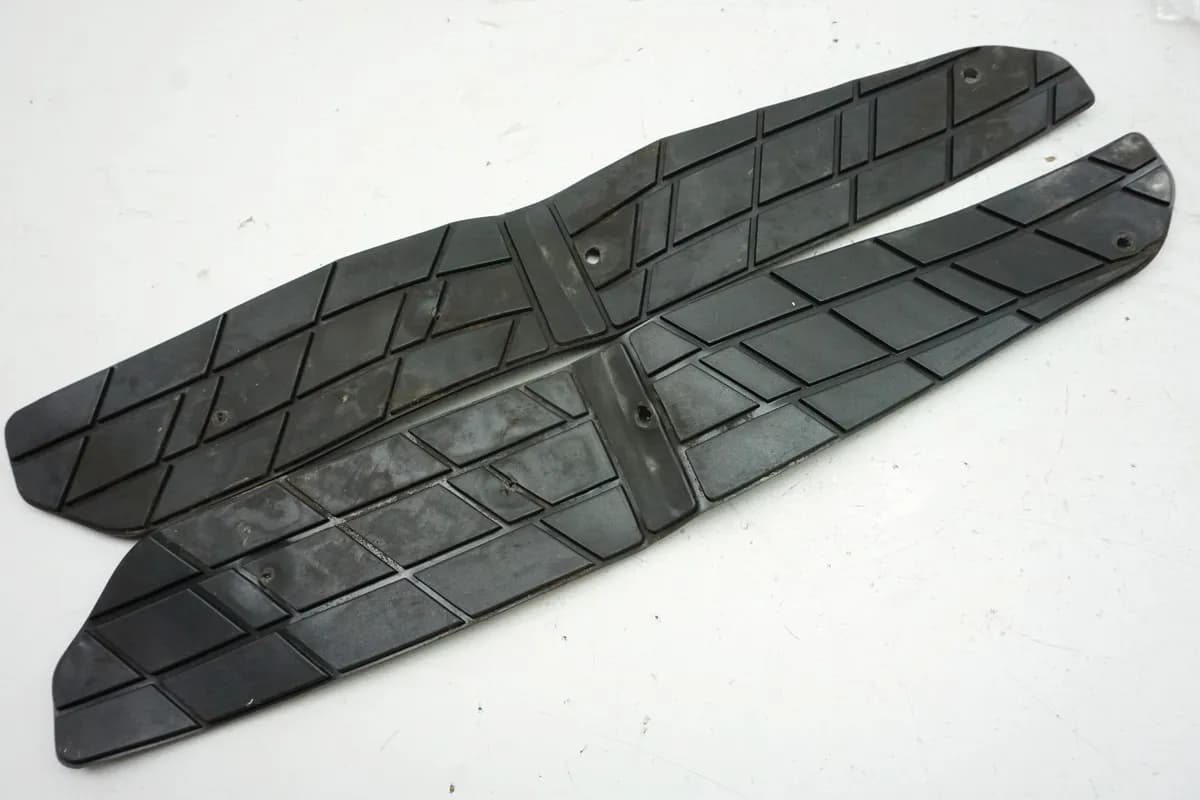 SUZUKI AN 400 WVAU BURGMAN Trittgummis Fahrer Trittgummi Auflage Trittbrett