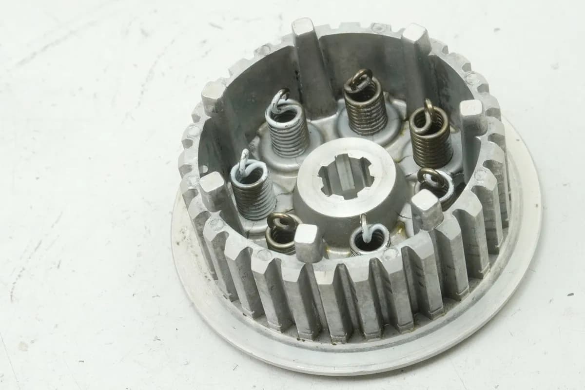 SUZUKI RG 125 NF12B GAMMA Kupplungskorb innen Nabe Kupplung (für Motor)