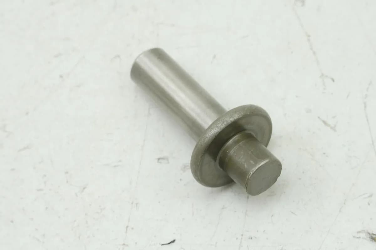 SUZUKI RG 125 NF12B GAMMA Stößel Druckpilz Stift Kupplung Kupplungsheber (Motor)