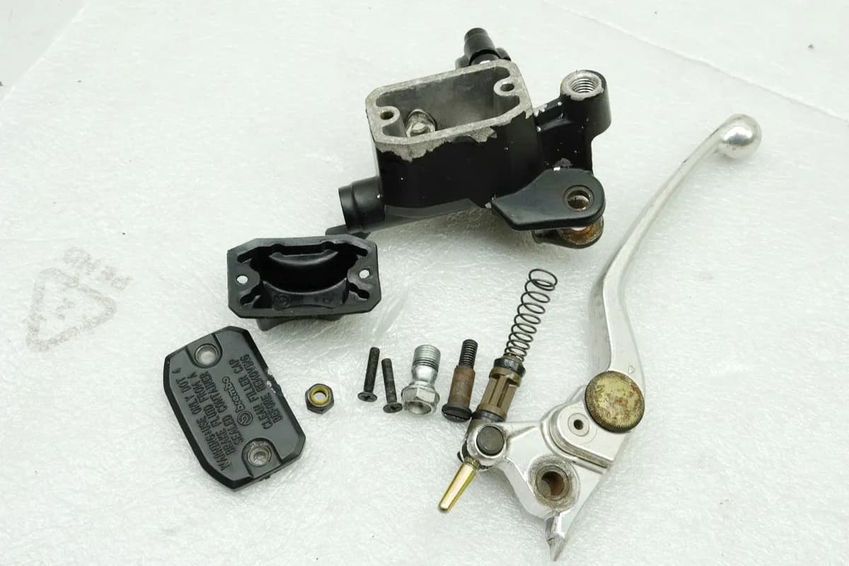 MOTO MORINI CORSARO 1200 Kupplungszylinder Druckgeber Brembo Kupplungspumpe