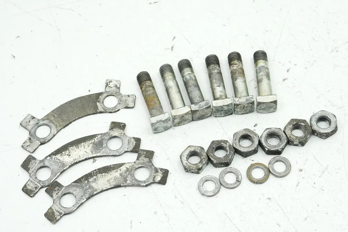 KAWASAKI Z 750 E KZ750E Schrauben für Kettenradträger Muttern Halter Kettenrad