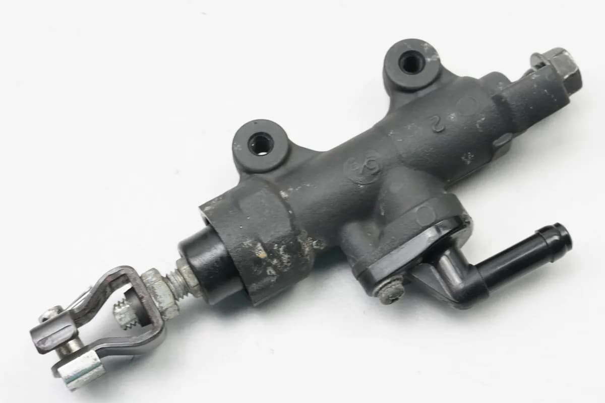 HONDA CBF 1000 FA SC64 Bremszylinder hinten Bremspumpe Fußbremszylinder