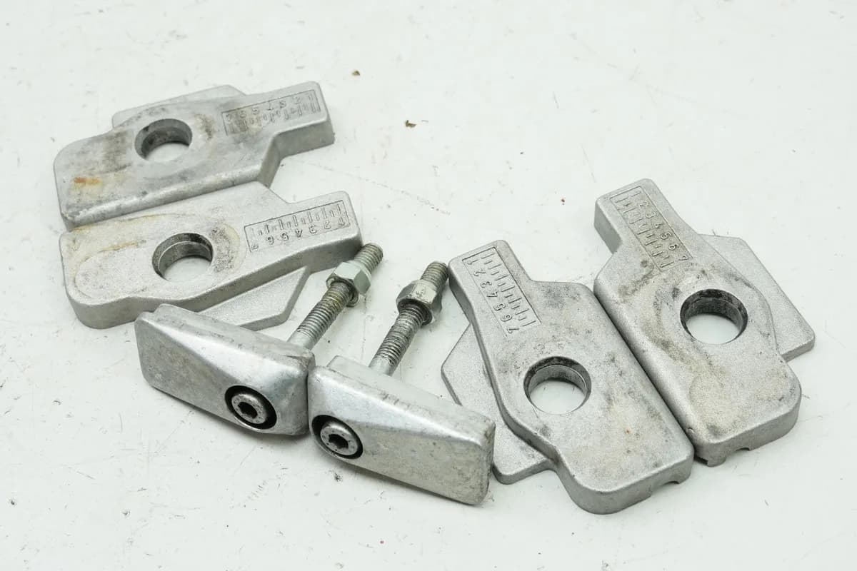 Aprilia Pegaso 650 GA (MX) Kettenspanner links rechts Paar (für Schwinge)