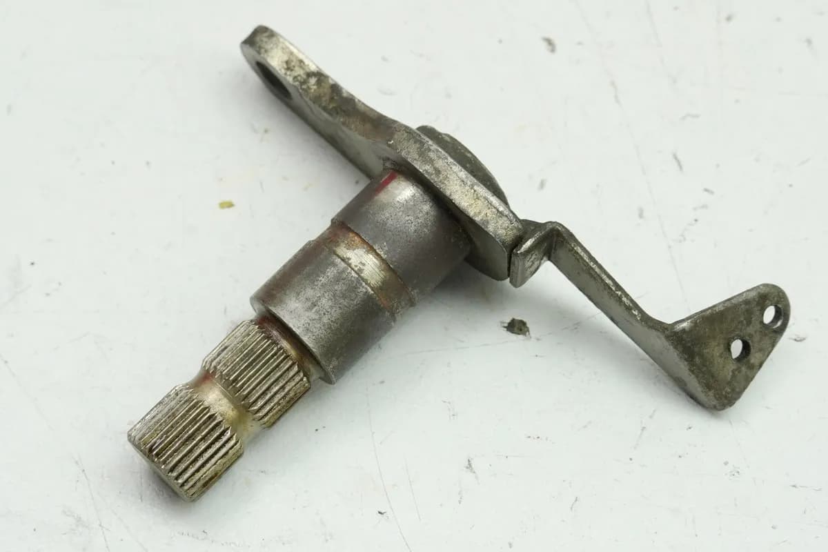 KAWASAKI Z 750 E KZ750E Halter Bremspedal Aufnahme Welle Fußbremspedal