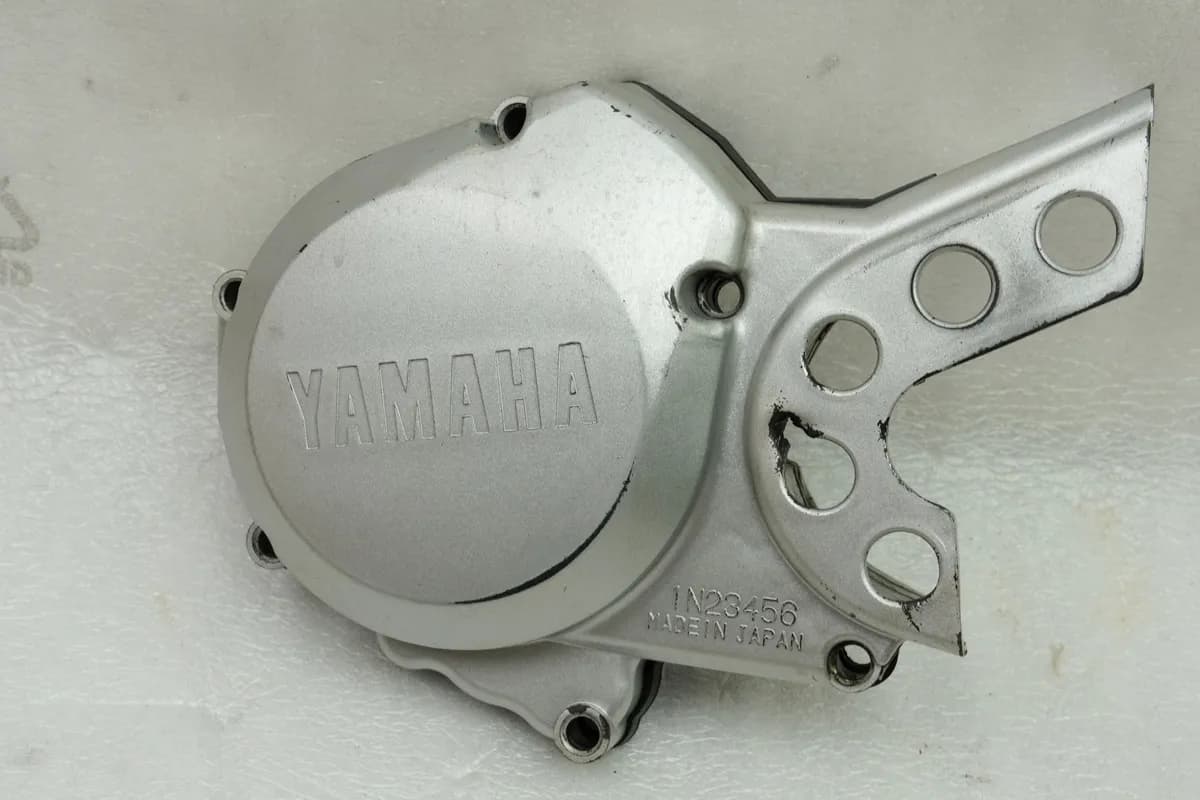 YAMAHA DT 125 R 4BL Ritzelabdeckung Cover Motordeckel Getriebe Abdeckung