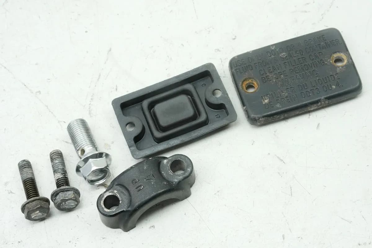 SUZUKI RG 125 NF12B GAMMA Deckel Klemme Membran für Bremszylinder vorn