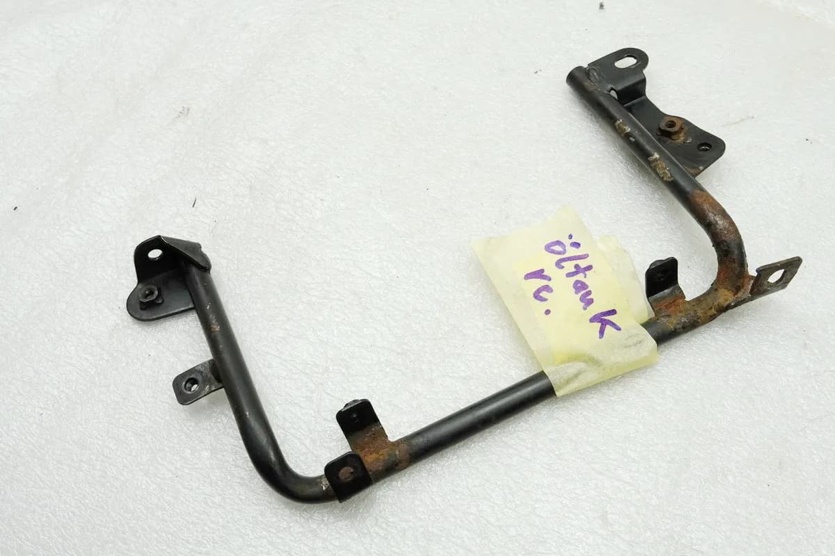 YAMAHA DT 125 R 4BL Halterung Öltank rechts Öltankhalter Träger Gestell