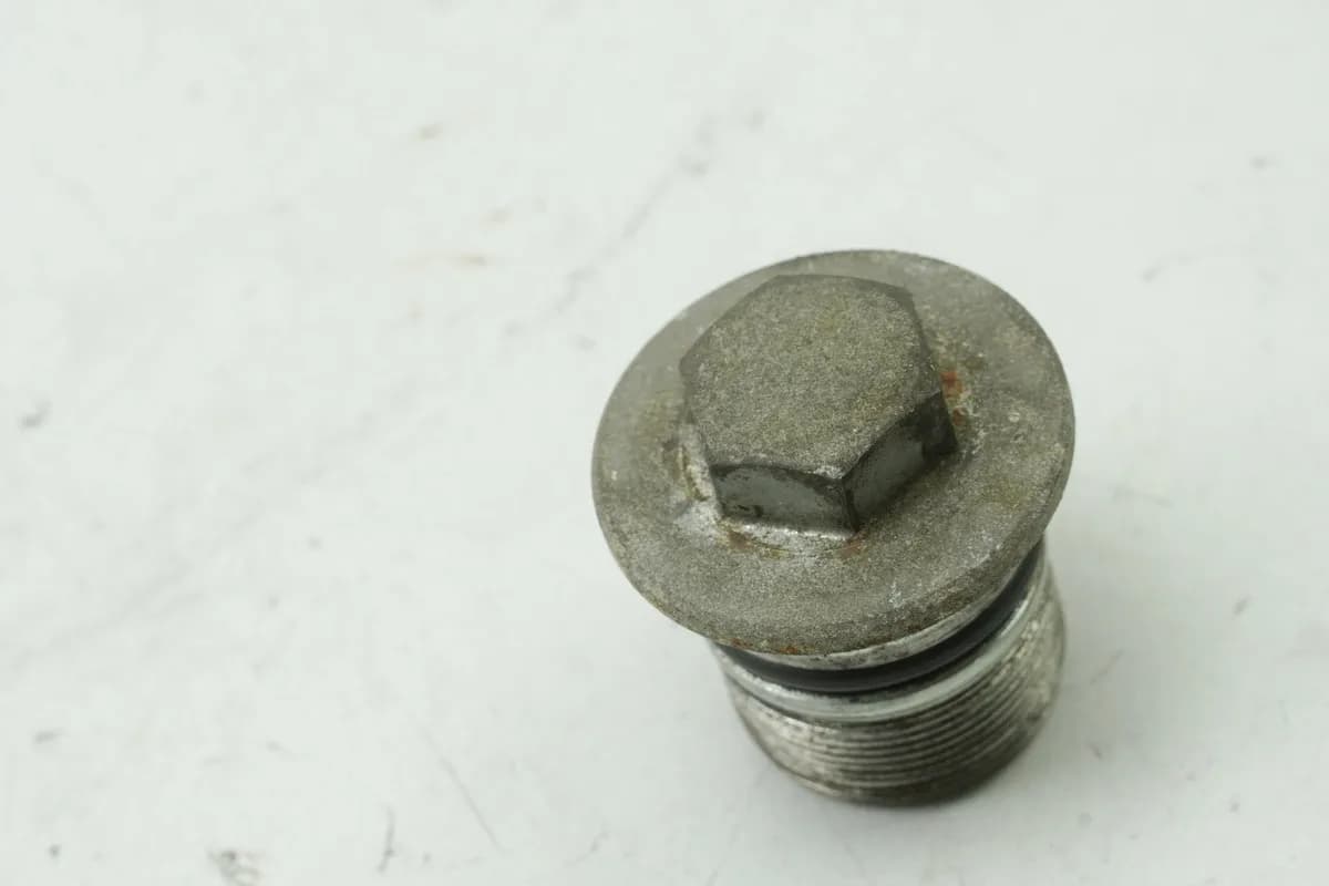 SUZUKI RG 125 NF12B GAMMA Gabel Schraube II Verschluß Stopfen Cover Standrohr