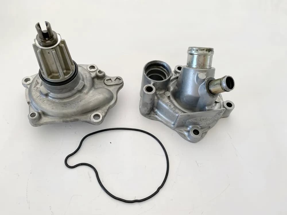 HONDA CBR 600 RR PC40 Wasserpumpe Deckel Cover Motor Wapu Water Pump 07-13
