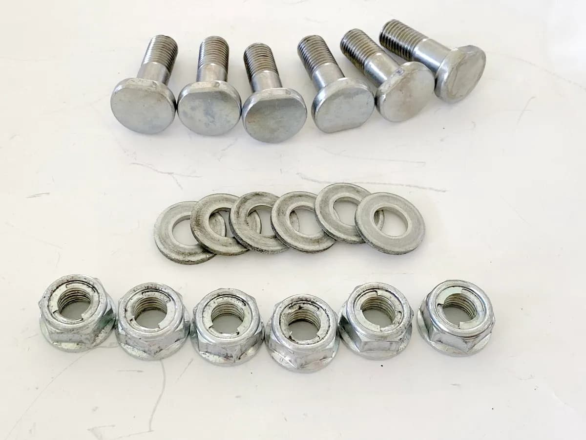 HONDA CBR 600 RR PC40 Schrauben für Kettenradträger Muttern Kettenrad 07-13