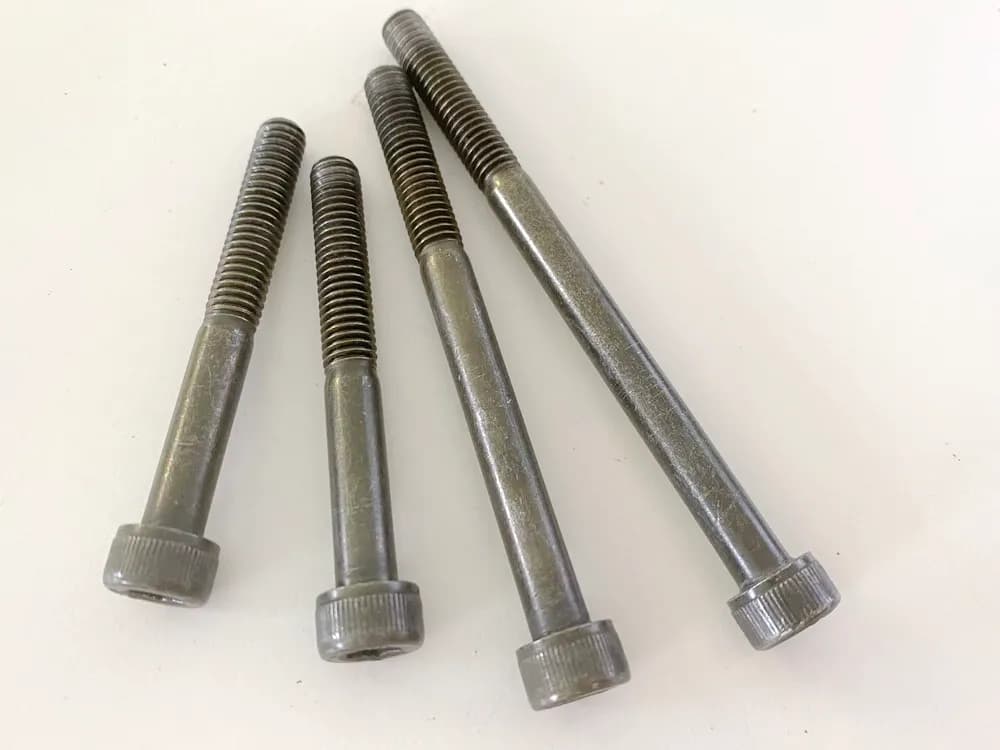 SUZUKI RF 900 GT73B Schrauben für Ritzelabdeckung Cover für Motor