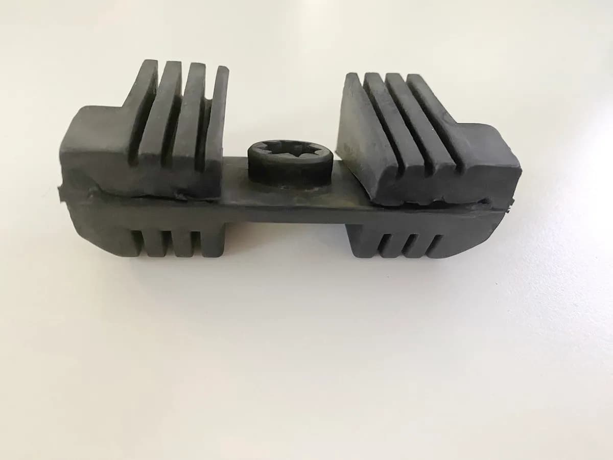 HONDA CBR 600 PC31 Tankgummi hinten Halterung Tank Gummi