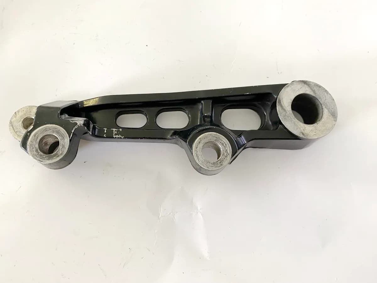 YAMAHA YZF 600 4TV THUNDERCAT Halter Bremssattel hinten Ankerplatte