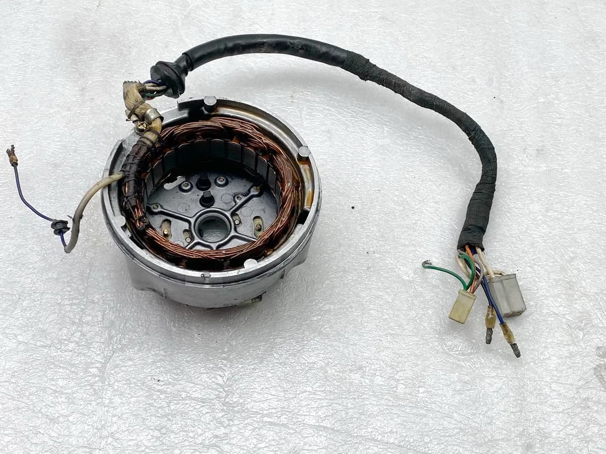 YAMAHA RD 250 1A2 Lichtmaschine Lima Stator Gehäuse Zündung Zündpunkte
