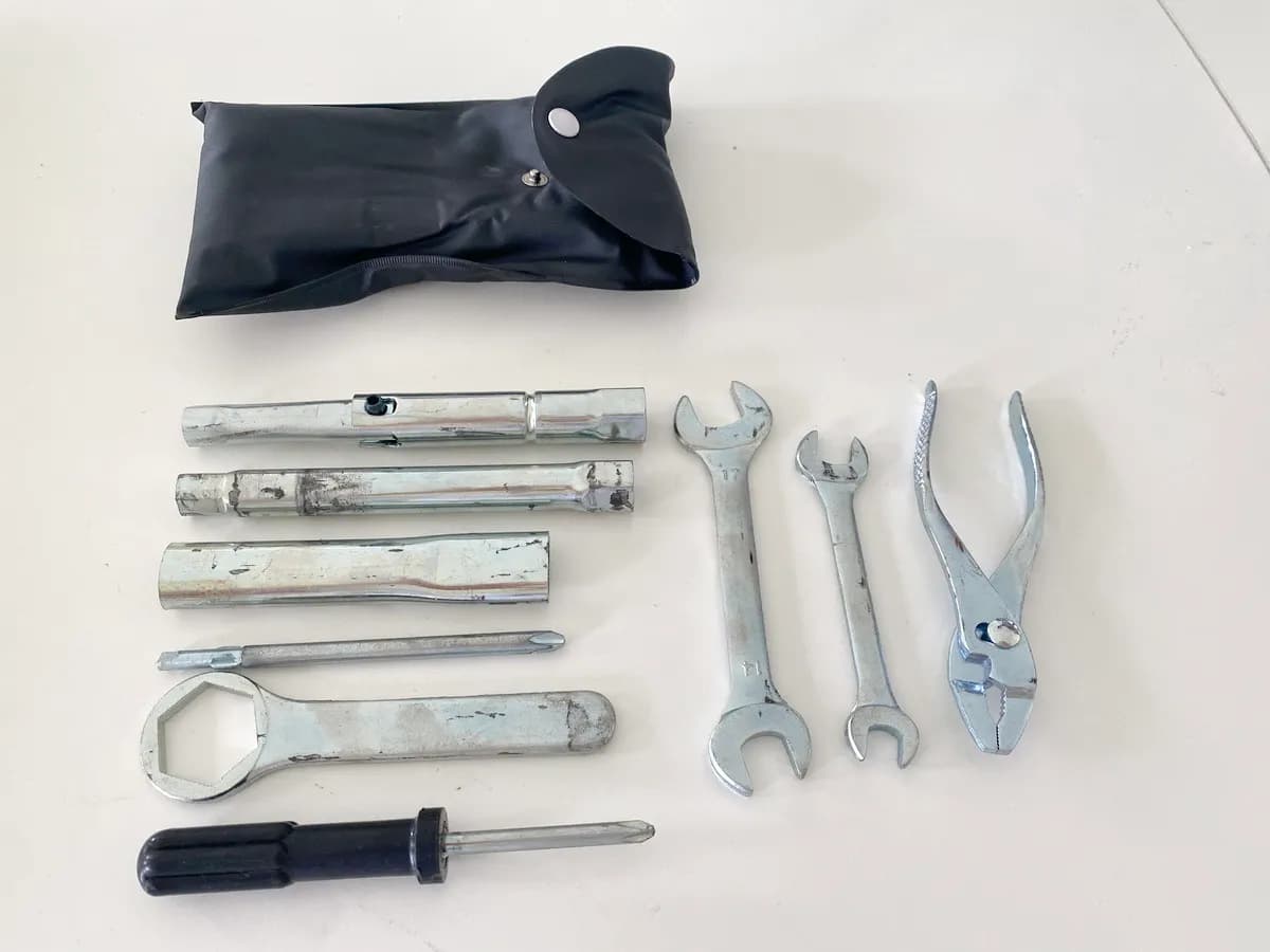 SUZUKI AN 400 WVAU BURGMAN Bordwerkzeug Werkzeug (für Rahmen Motor) K1 K2