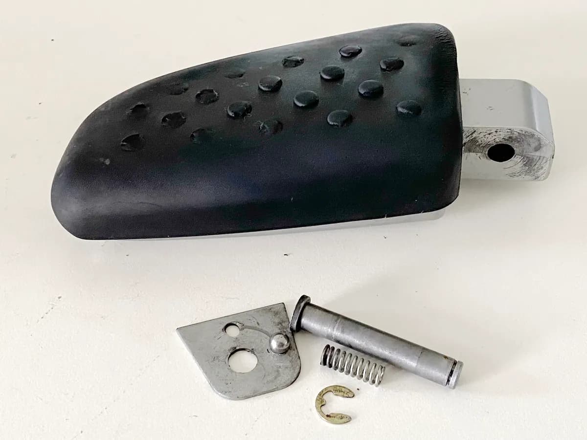 BMW K 1200 LT A K2LT Fußraste hinten Sozius links Footrest