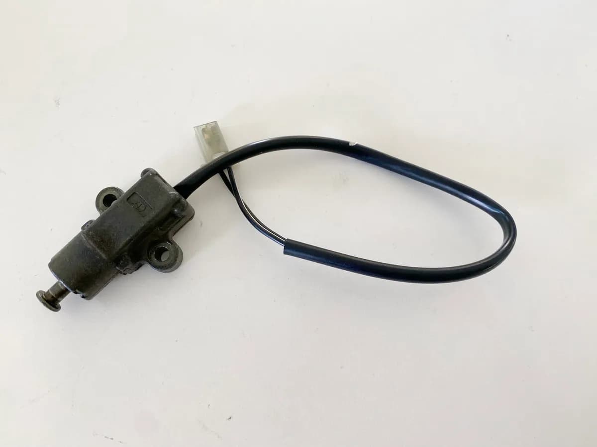 SUZUKI AN 400 WVAU BURGMAN Schalter für Sitzbank Lampe Helmfach Staufach K1 K2