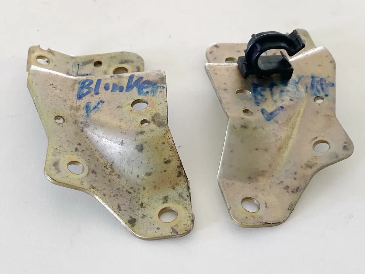 SUZUKI AN 400 WVAU BURGMAN Halter Blinker vorn Scheinwerfer Halteplatte K1 K2