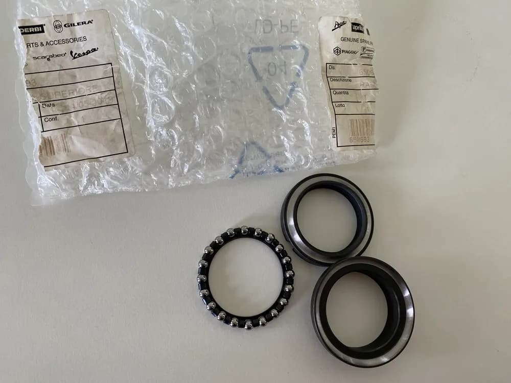 VESPA Primavera 50 4T 3V i-Get oberes Lenklager Steuersatz original 650693 - NEU