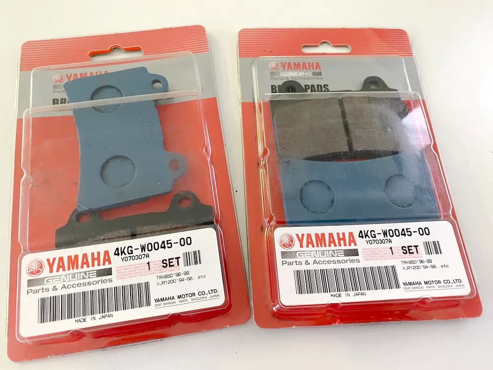Yamaha 2 Sätze Bremsbeläge vorn links rechts original 4KG-W0045-00 TRX XJR NEU