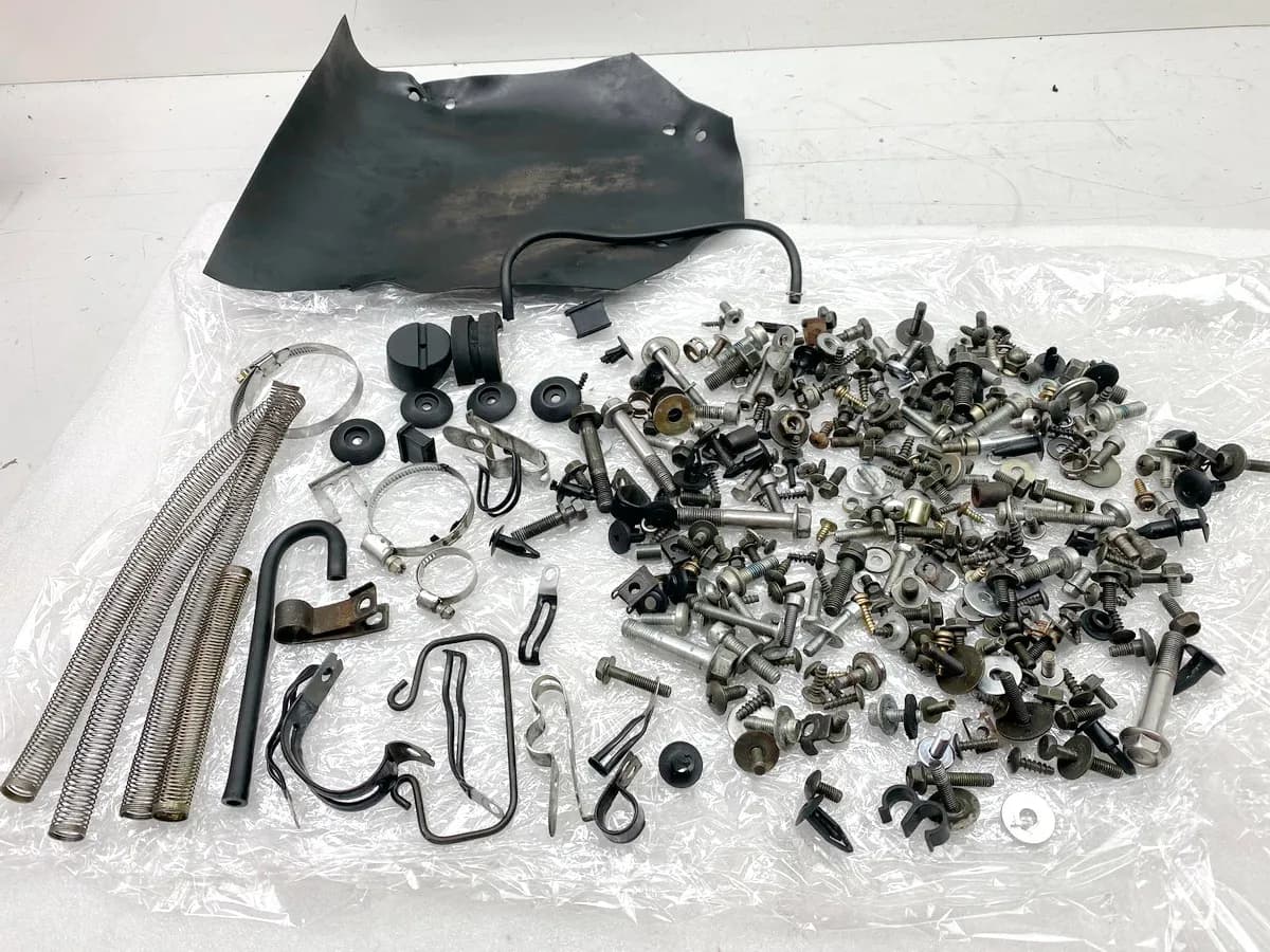 SUZUKI AN 400 WVAU BURGMAN Schrauben Kleinteile Muttern Halter für Rahmen K1 K2