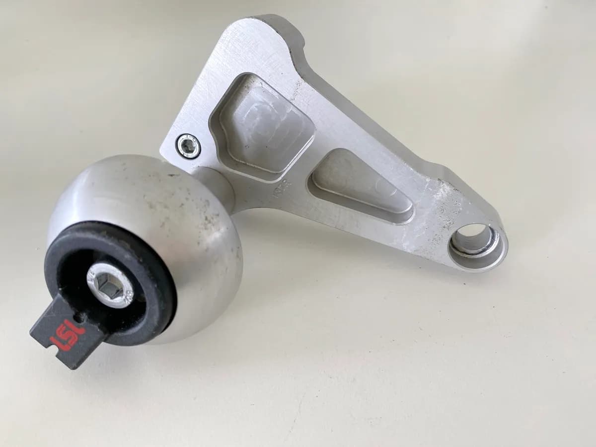 YAMAHA FJR 1300 A RP08/ RP11 LSL Sturzpad Crashpad rechts Halterung Halteplatte