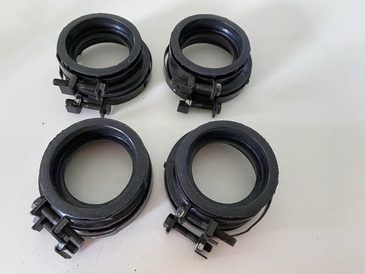 HONDA CB 1100 SF X11 SC42 Ansaugstutzen Gummis Satz