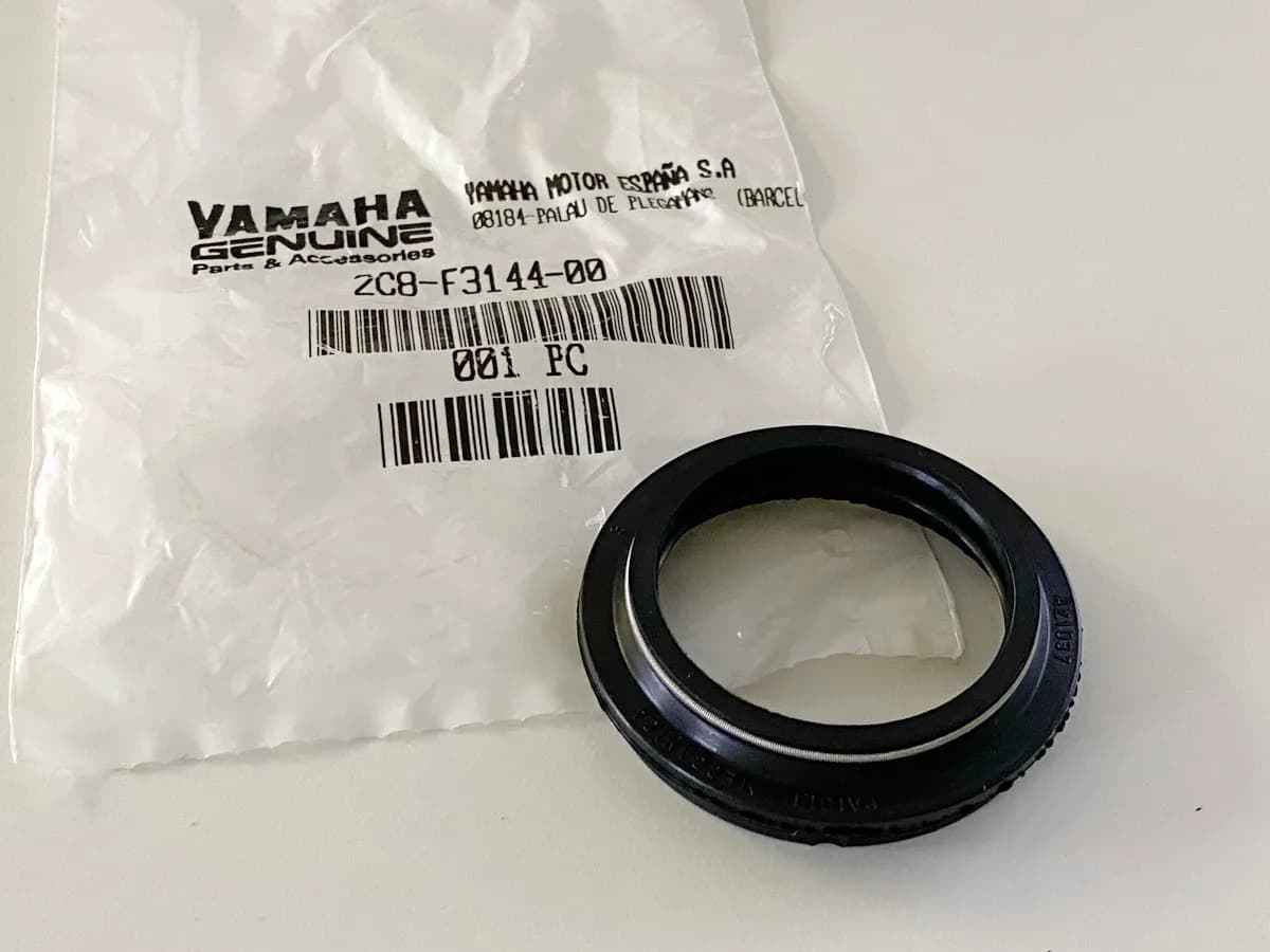 YAMAHA DT125X original Staubdichtung Gabel Fork - NEU
