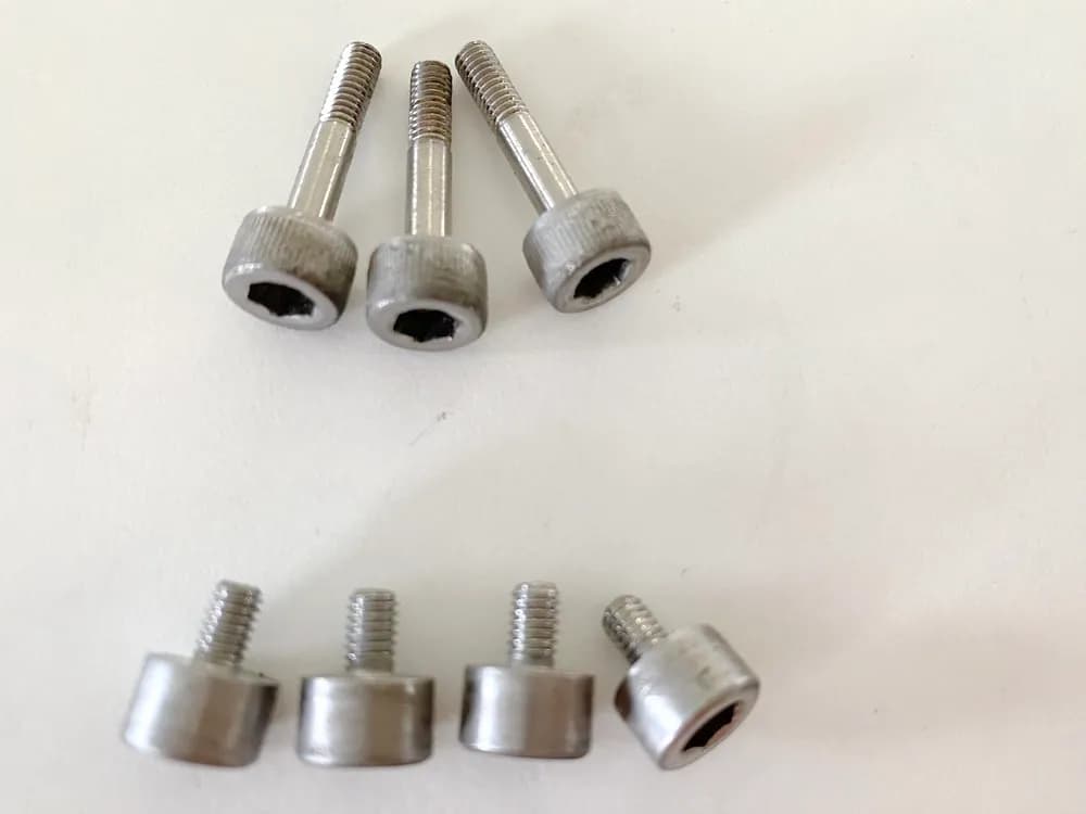 HONDA NTV 650 RC33 REVERE Schrauben Tankdeckel (für Tank)