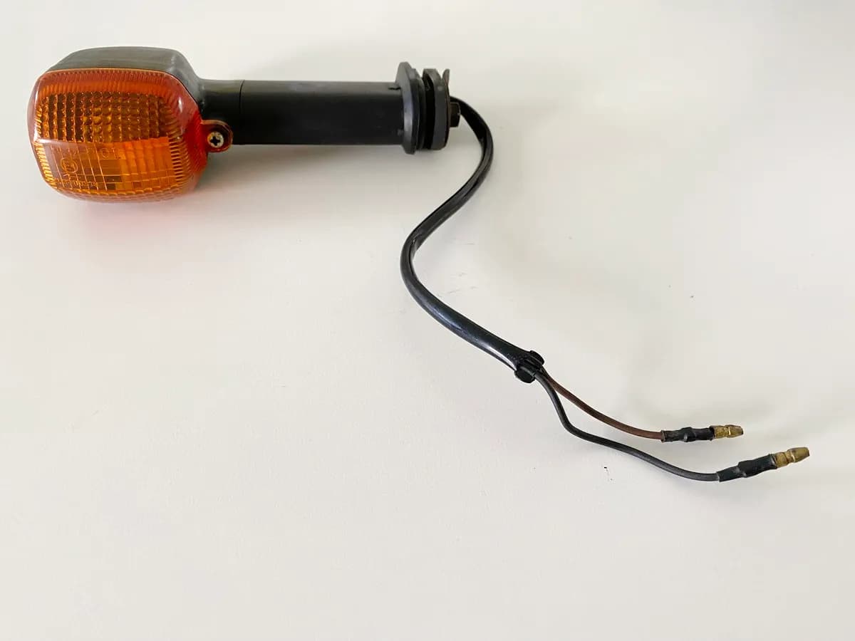 YAMAHA YZF 600 4TV THUNDERCAT Blinker links hinten Turn Signal