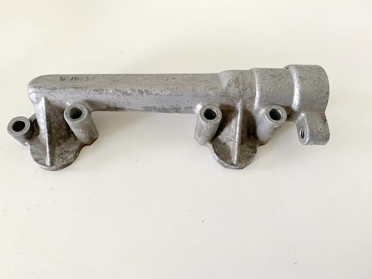 YAMAHA YZF 600 4TV THUNDERCAT Verbindung Wasserpumpe Zylinder Verbinder Flansch