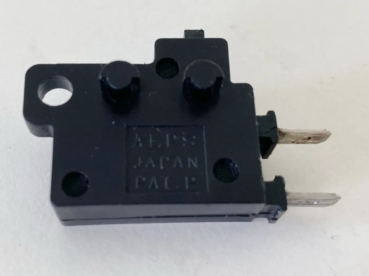 HONDA NTV 650 RC33 REVERE Bremslichtschalter vorn (für Hauptbremszylinder)