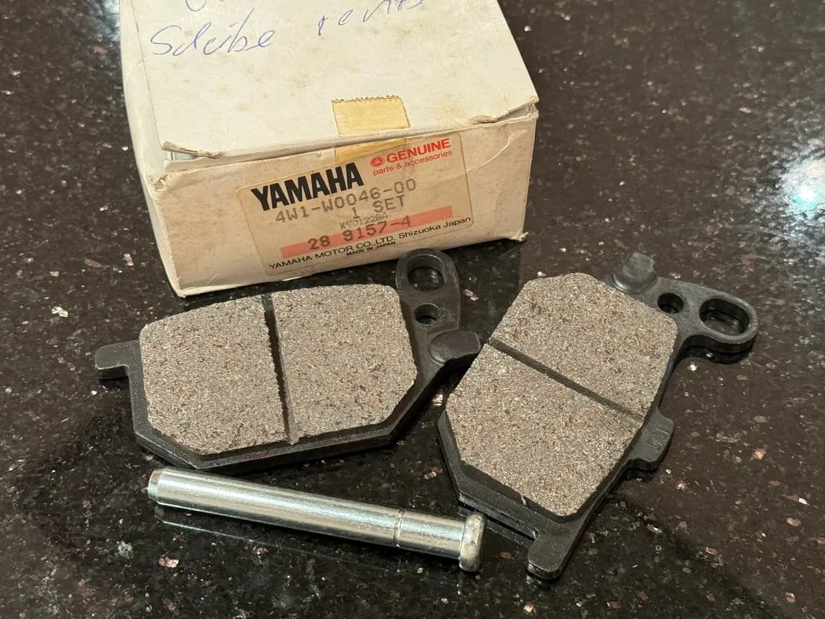 YAMAHA XS XJ original Bremsbelagsatz 2 Bremsbeläge hinten 4W1-W0046-00 - NEU