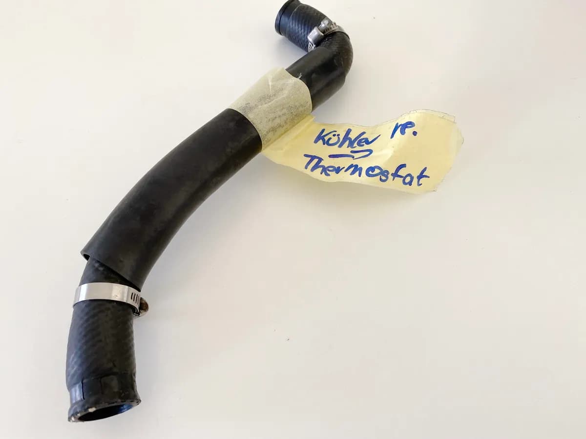 YAMAHA YZF 600 4TV THUNDERCAT Kühlerschlauch Kühler rechts -> Thermostat