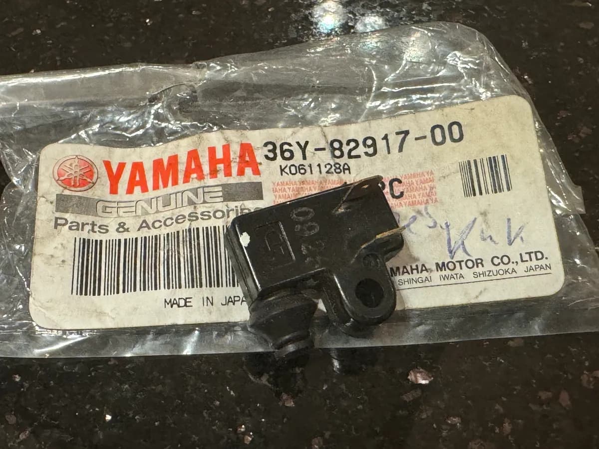 YAMAHA FZ VMX VMAX XP YP original Kupplungsschalter Schalter - NEU