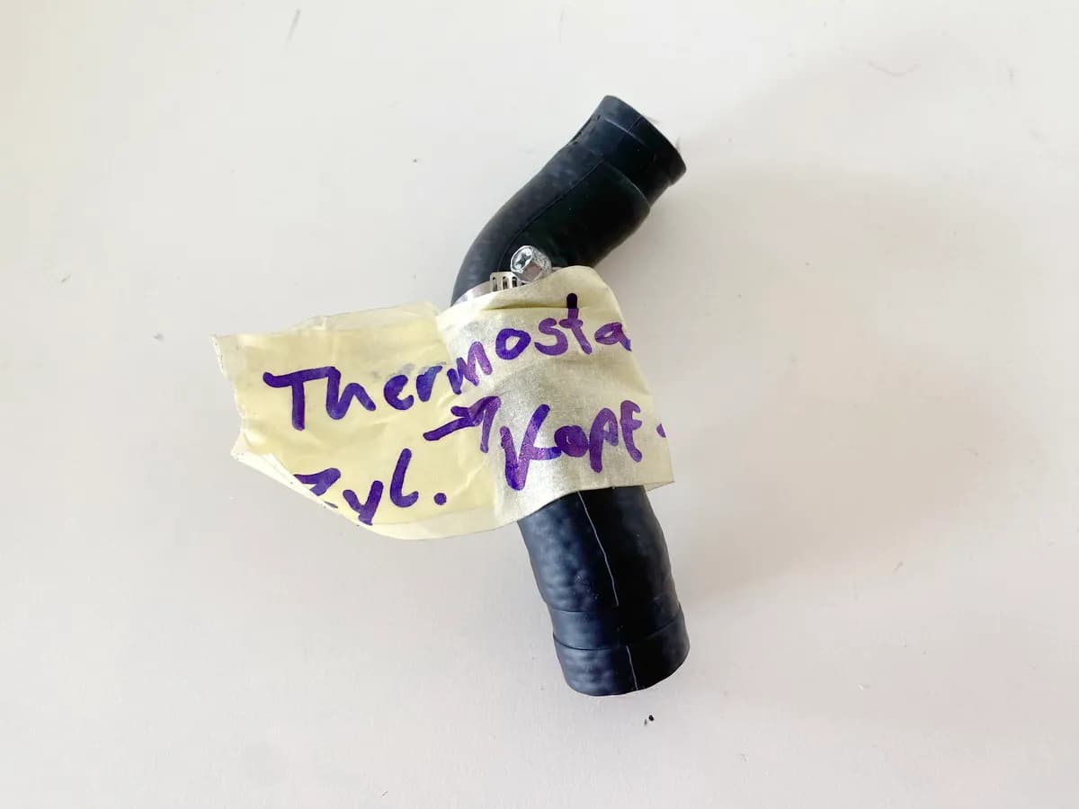 HONDA NTV 650 RC33 REVERE Kühlerschlauch Thermostat zum Zylinderkopf (Motor)