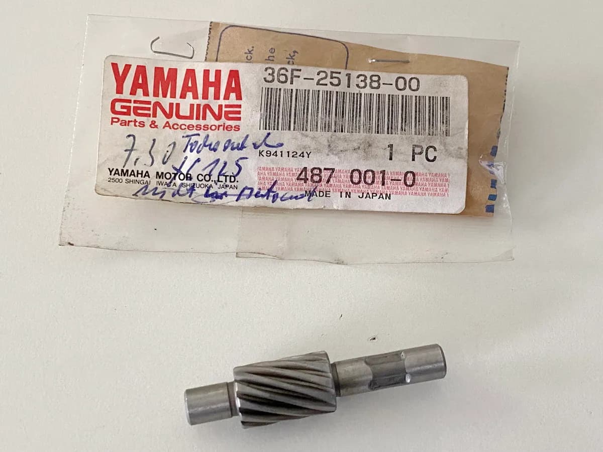 YAMAHA XC125 Beluga Cygnus original Zahnrad Instrument Mitnehmer Tacho Welle NEU