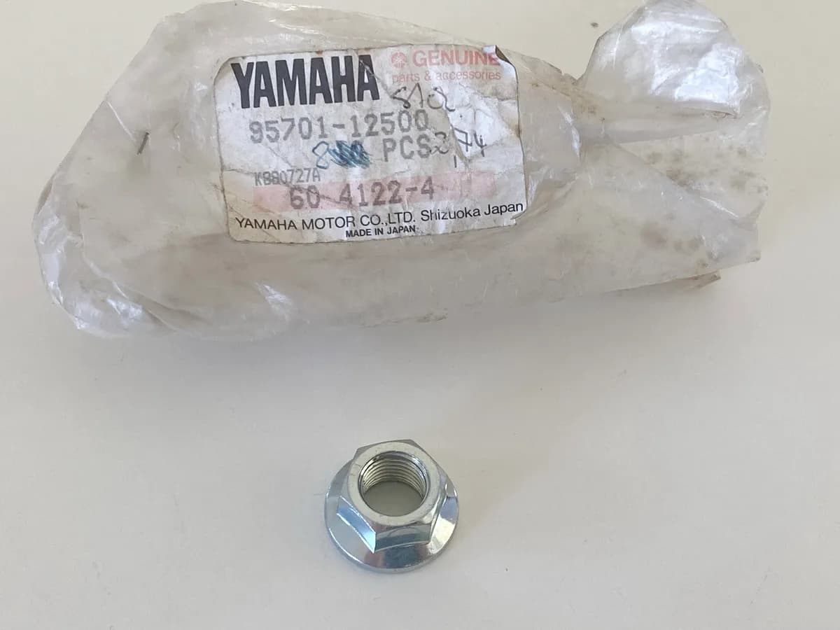 YAMAHA DT FZR SR TDR XT XJ original Flanschmutter Mutter Blinker Nut - NEU