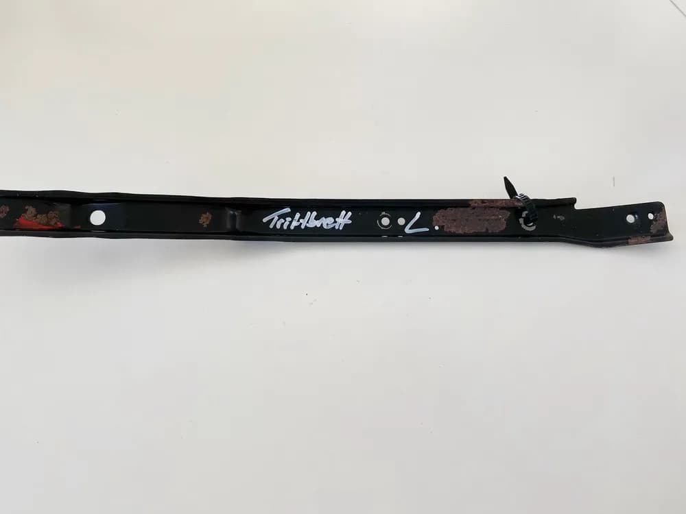 Daelim Otello SG 125 F Halterung Trittbrett links Strebe Träger