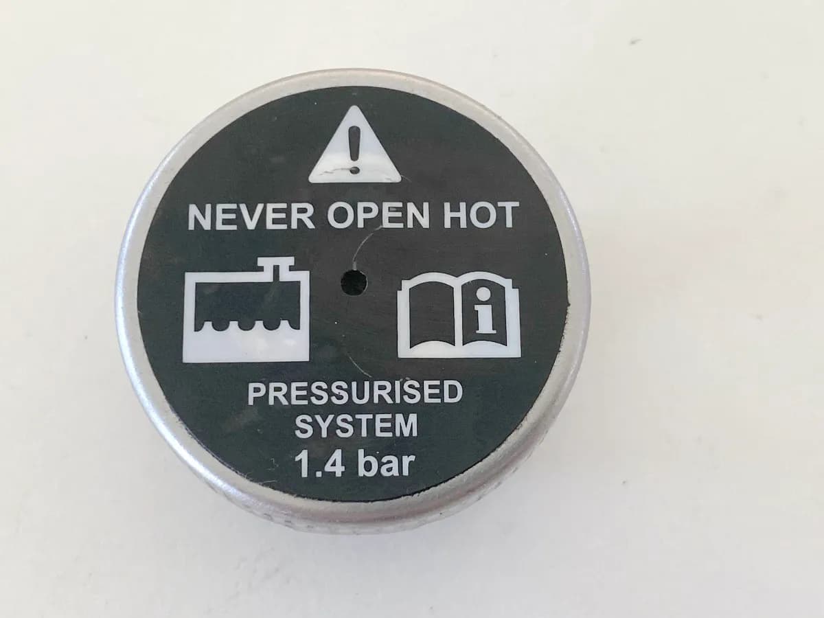 HUSQVARNA Vitpilen HQV 401 Kühlerdeckel Verschluß Kühler Deckel original 6897 km